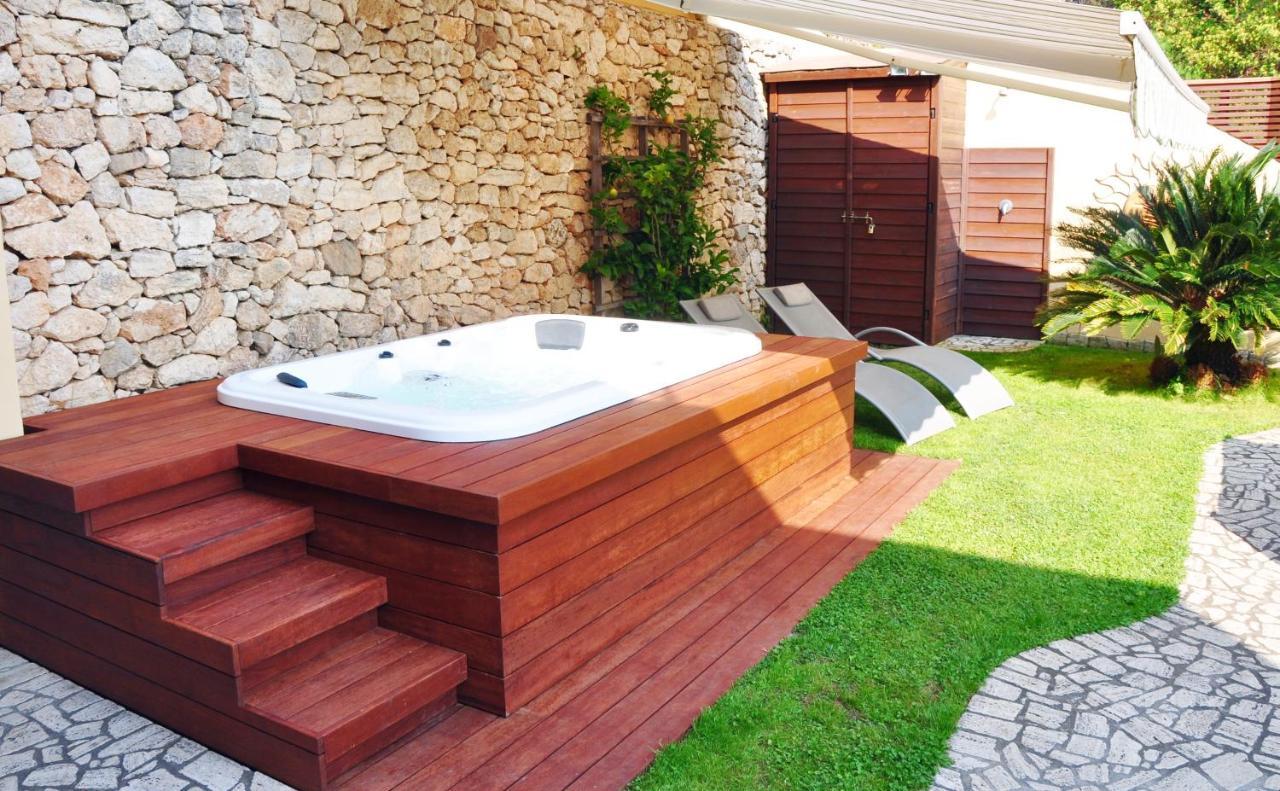 Una Spettacolare Vista Mare - Casa Con Jacuzzi Bergeggi Exteriör bild