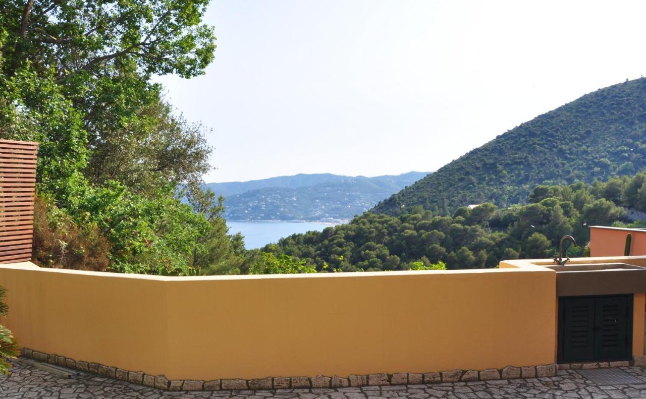 Una Spettacolare Vista Mare - Casa Con Jacuzzi Bergeggi Exteriör bild