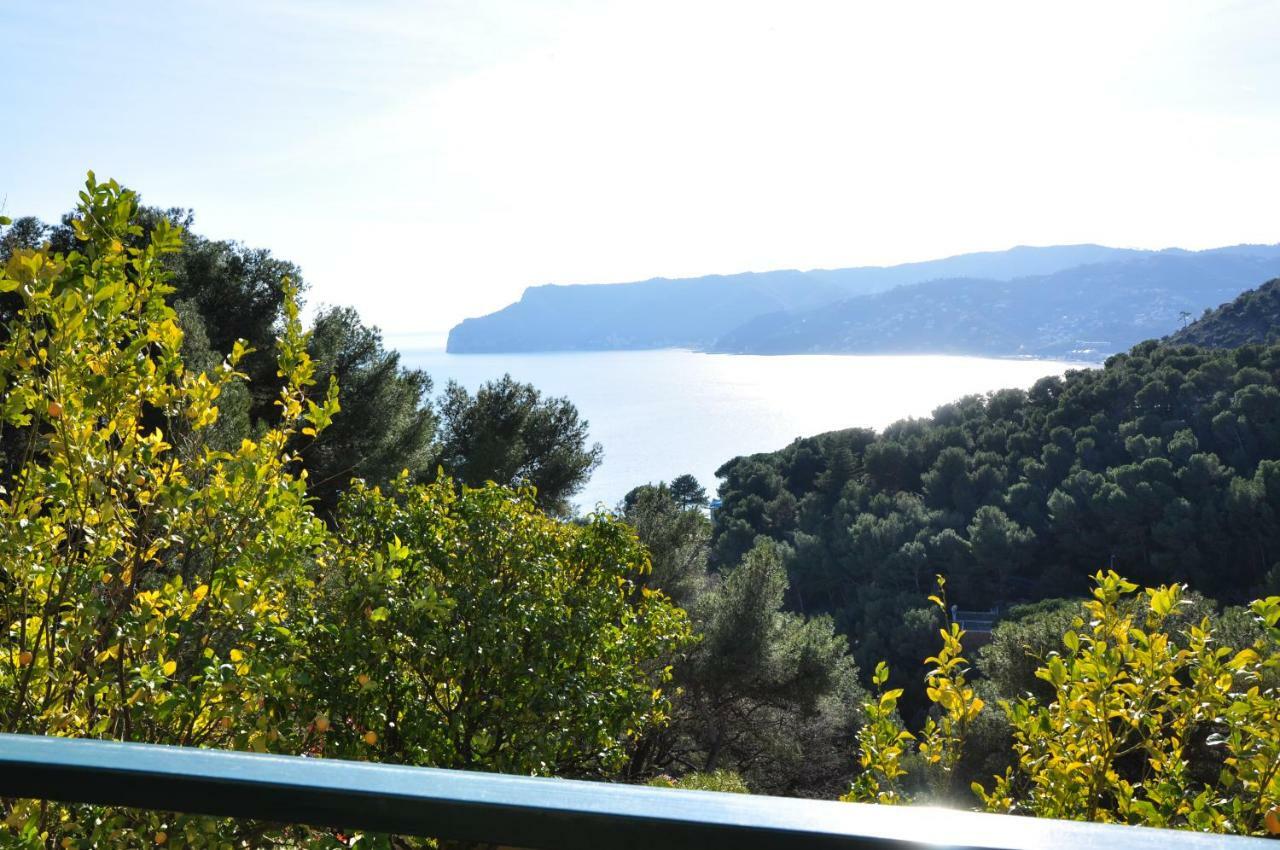 Una Spettacolare Vista Mare - Casa Con Jacuzzi Bergeggi Exteriör bild