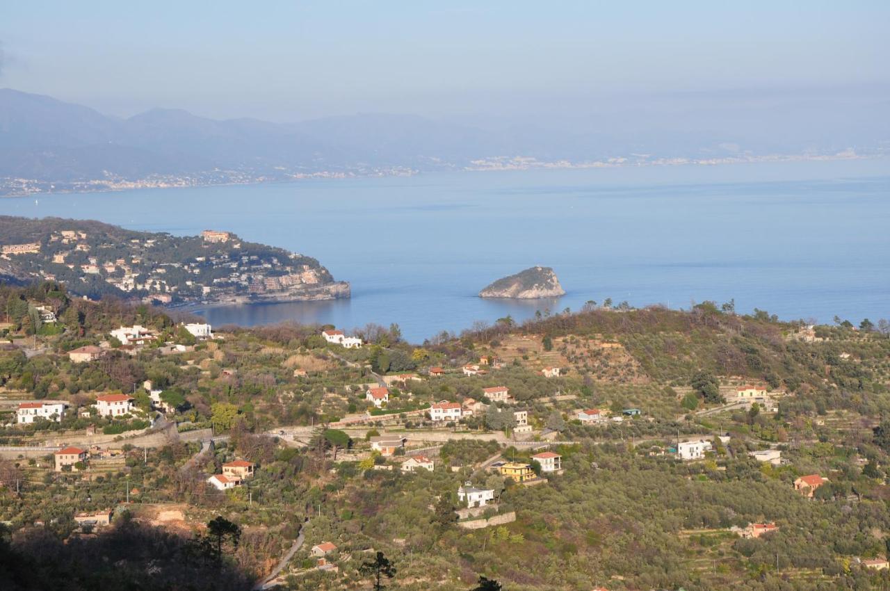 Una Spettacolare Vista Mare - Casa Con Jacuzzi Bergeggi Exteriör bild